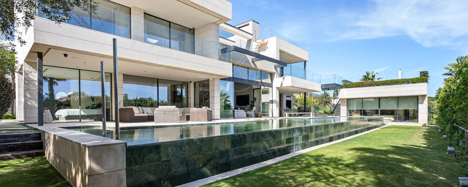 Luxury 7-Bedroom Villa in Nueva Andalucía with Panoramic Sea Views