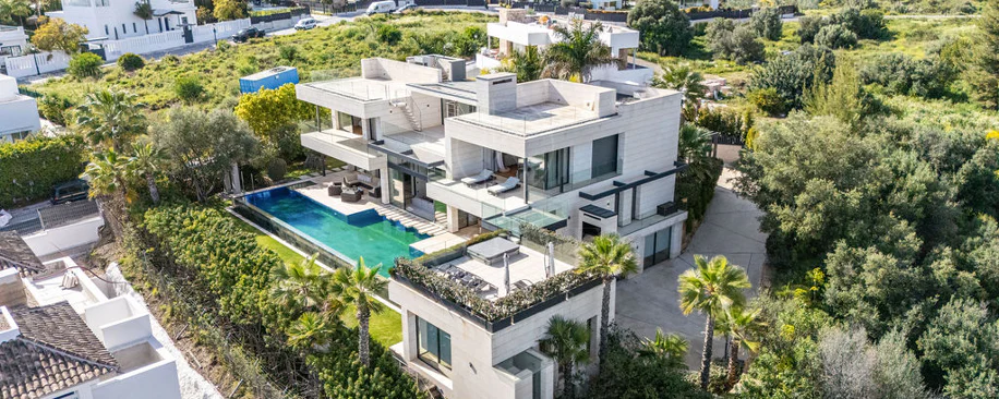 Luxury 7-Bedroom Villa in Nueva Andalucía with Panoramic Sea Views