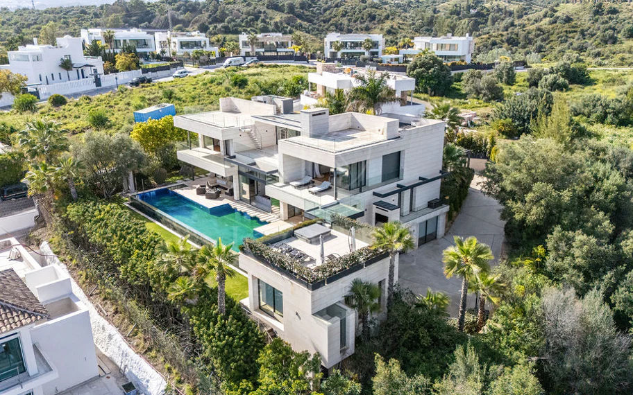 Villa de lujo de 7 dormitorios en Nueva Andalucía con vistas panorámicas al mar