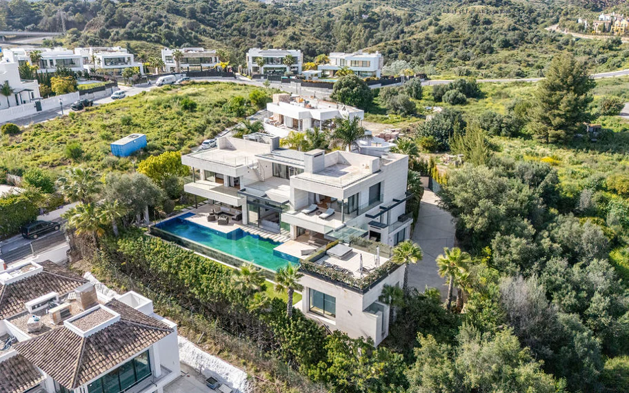 Villa de lujo de 7 dormitorios en Nueva Andalucía con vistas panorámicas al mar