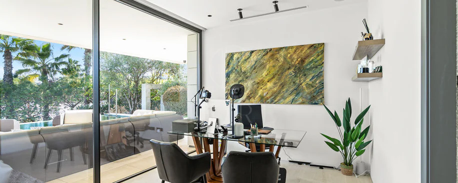Luxury 7-Bedroom Villa in Nueva Andalucía with Panoramic Sea Views