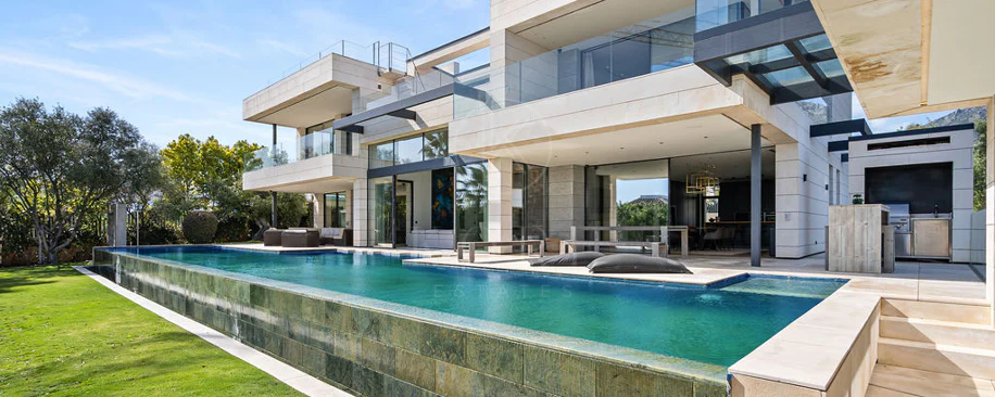 Luxury 7-Bedroom Villa in Nueva Andalucía with Panoramic Sea Views