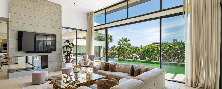 Luxury 7-Bedroom Villa in Nueva Andalucía with Panoramic Sea Views