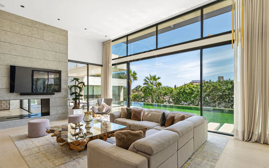 Villa de lujo de 7 dormitorios en Nueva Andalucía con vistas panorámicas al mar