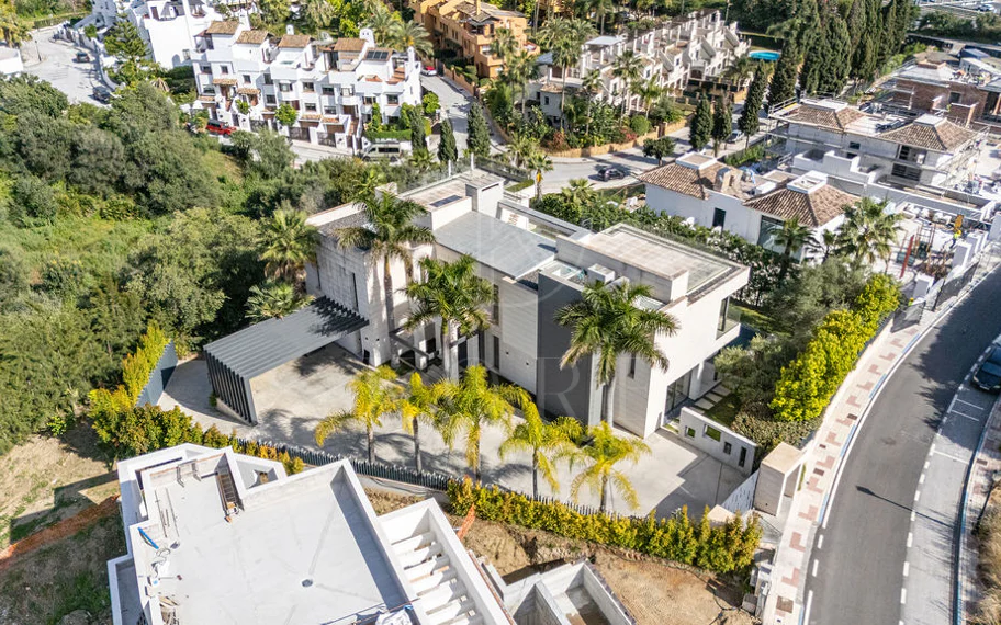 Villa de lujo de 7 dormitorios en Nueva Andalucía con vistas panorámicas al mar