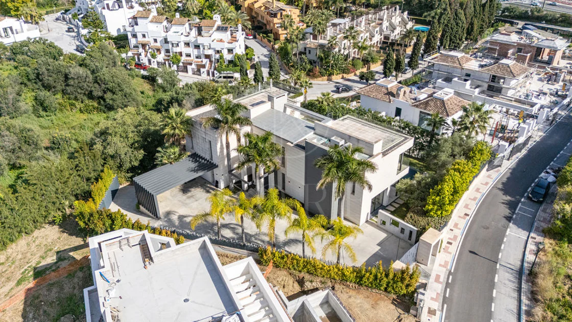 Luxury 7-Bedroom Villa in Nueva Andalucía with Panoramic Sea Views