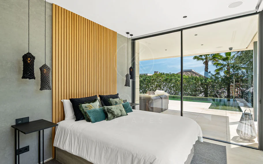 Villa de lujo de 7 dormitorios en Nueva Andalucía con vistas panorámicas al mar