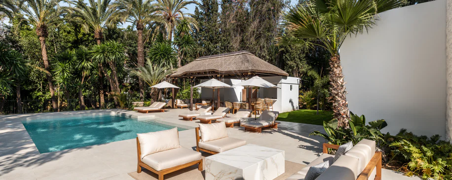 Villa for sale in Las Brisas, Nueva Andalucia