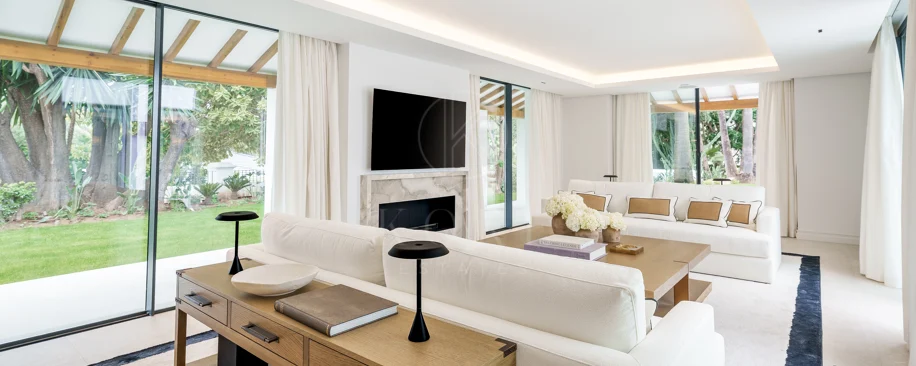 Villa for sale in Las Brisas, Nueva Andalucia