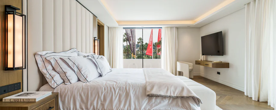 Villa for sale in Las Brisas, Nueva Andalucia