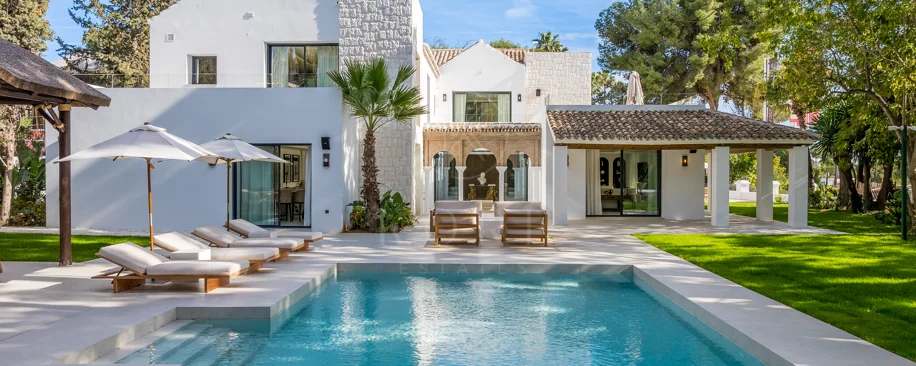 Villa for sale in Las Brisas, Nueva Andalucia