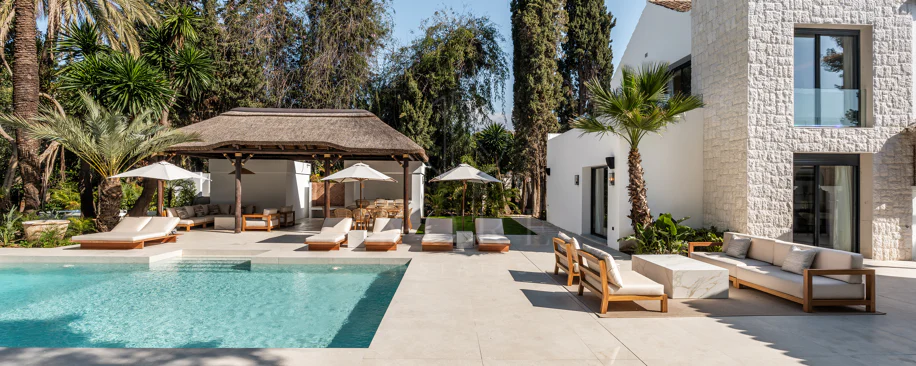 Villa for sale in Las Brisas, Nueva Andalucia