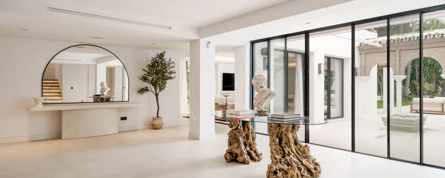 Villa for sale in Las Brisas, Nueva Andalucia