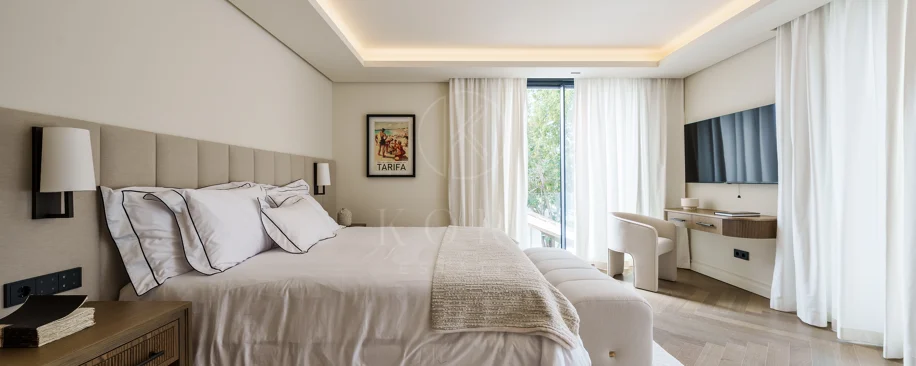 Villa for sale in Las Brisas, Nueva Andalucia