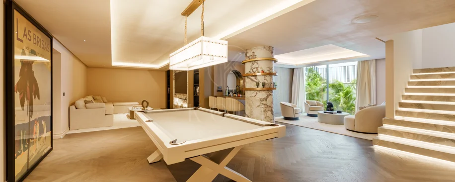 Villa for sale in Las Brisas, Nueva Andalucia