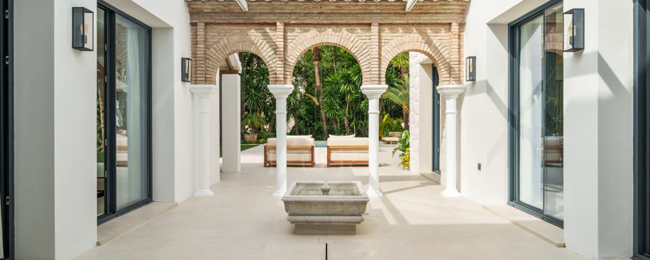 Villa for sale in Las Brisas, Nueva Andalucia