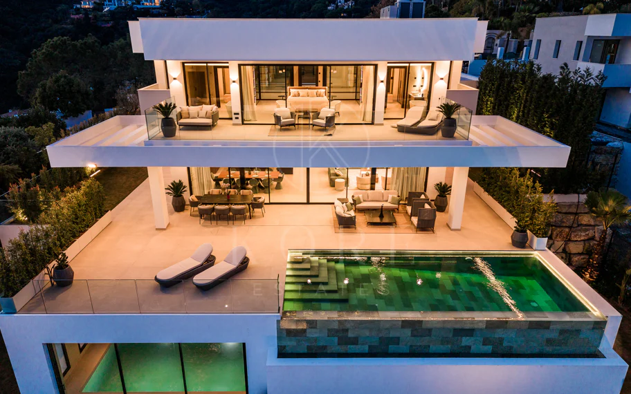 Villa en venta en El Madroñal, Benahavis