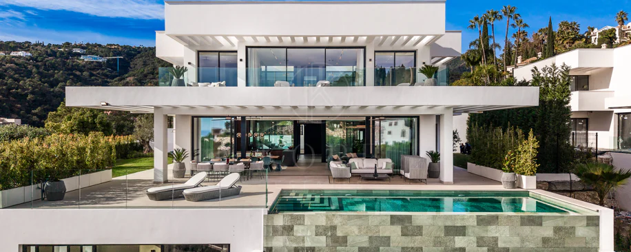 Villa for sale in El Madroñal, Benahavis