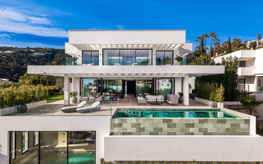 Villa en venta en El Madroñal, Benahavis