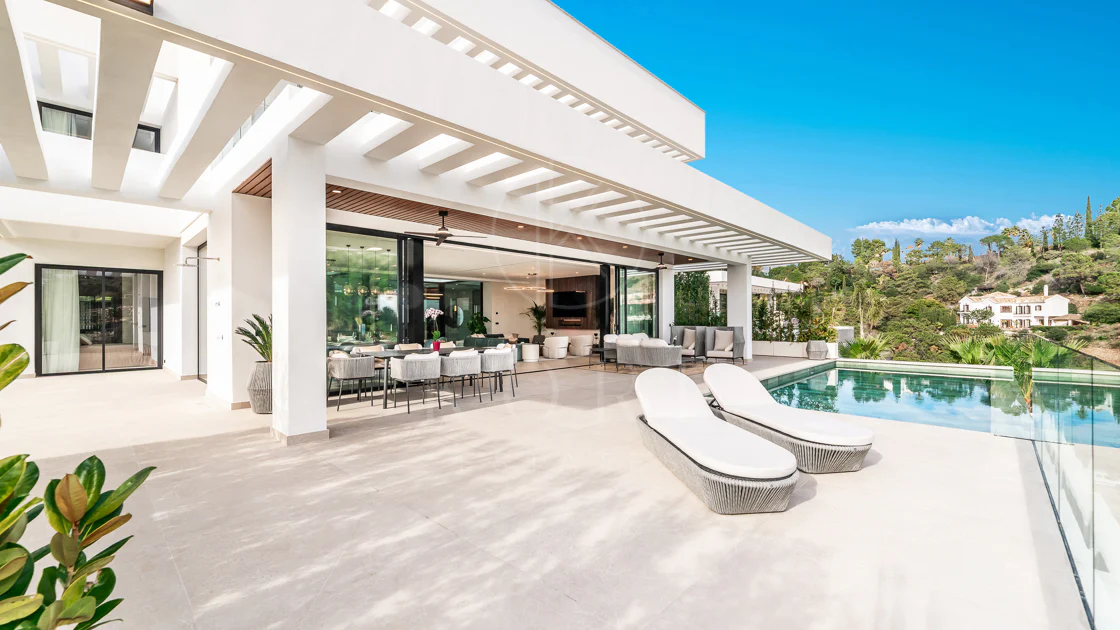 Villa for sale in El Madroñal, Benahavis