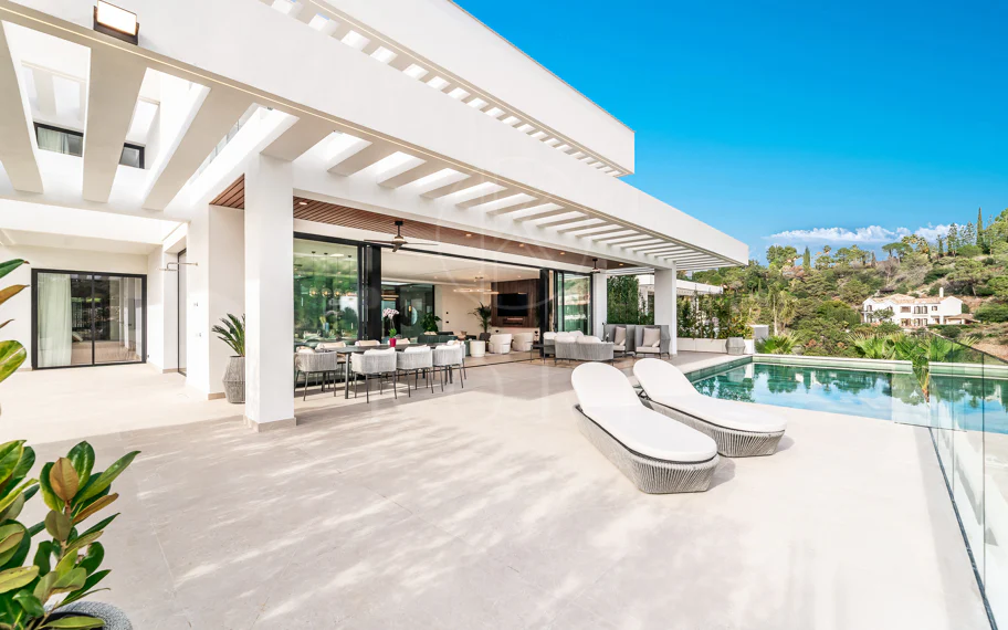 Villa en venta en El Madroñal, Benahavis