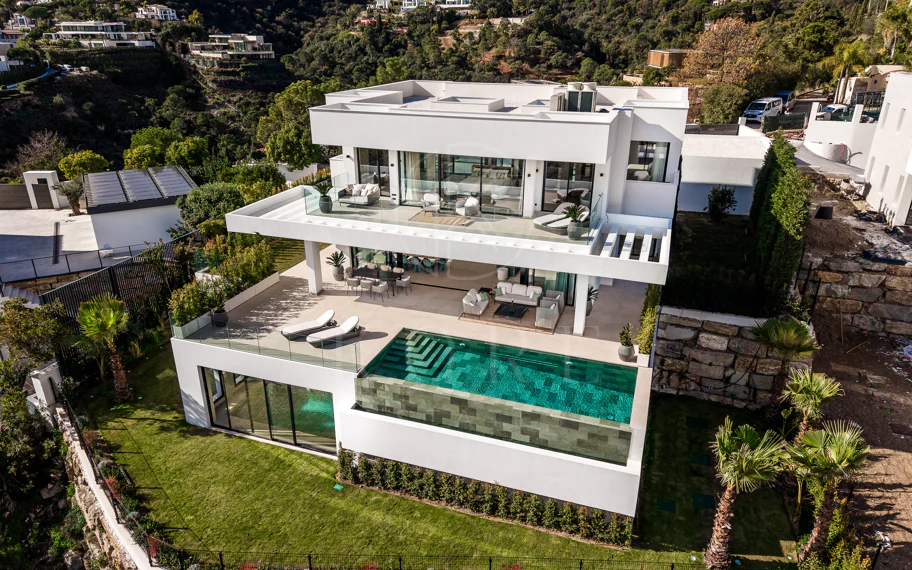 Villa en venta en El Madroñal, Benahavis
