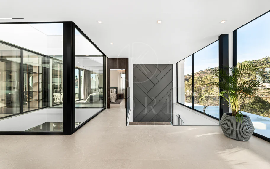Villa en venta en El Madroñal, Benahavis