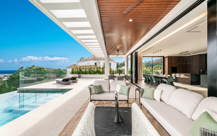 Villa en venta en El Madroñal, Benahavis