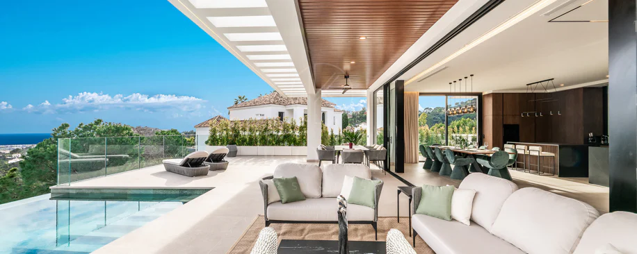 Villa for sale in El Madroñal, Benahavis