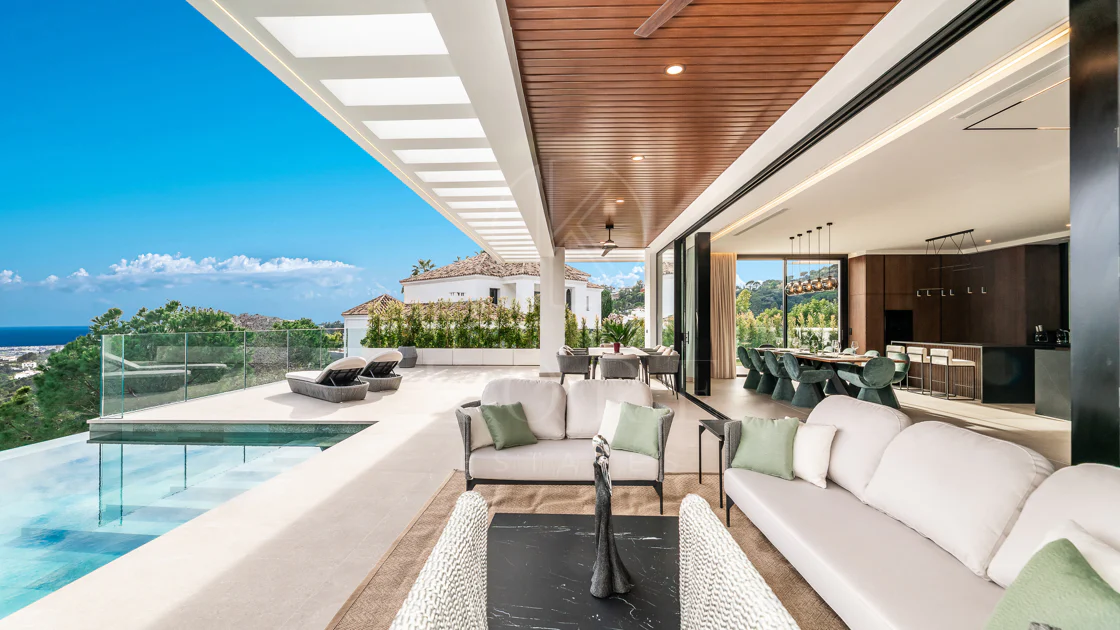 Villa for sale in El Madroñal, Benahavis