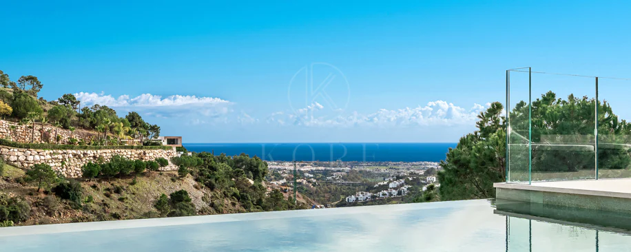Villa for sale in El Madroñal, Benahavis