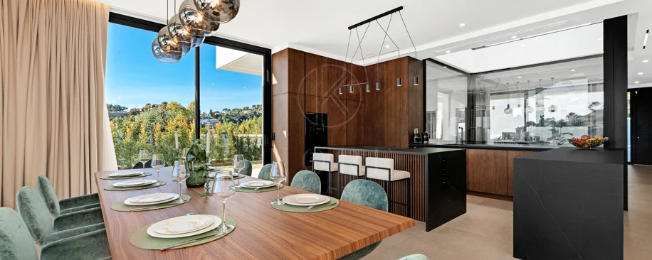 Villa for sale in El Madroñal, Benahavis