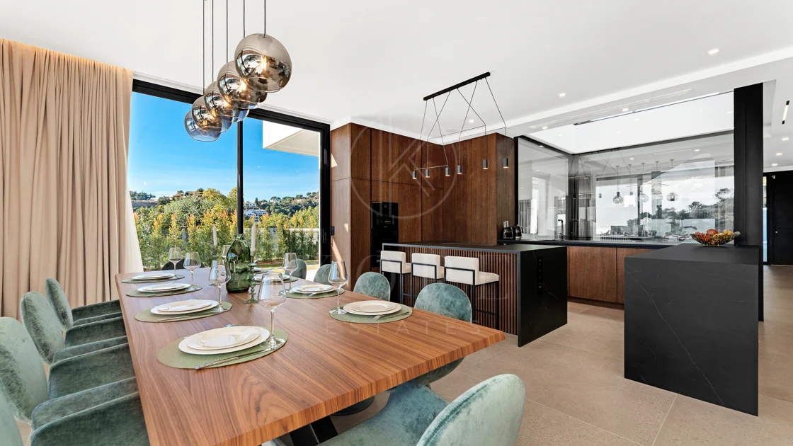 Villa for sale in El Madroñal, Benahavis