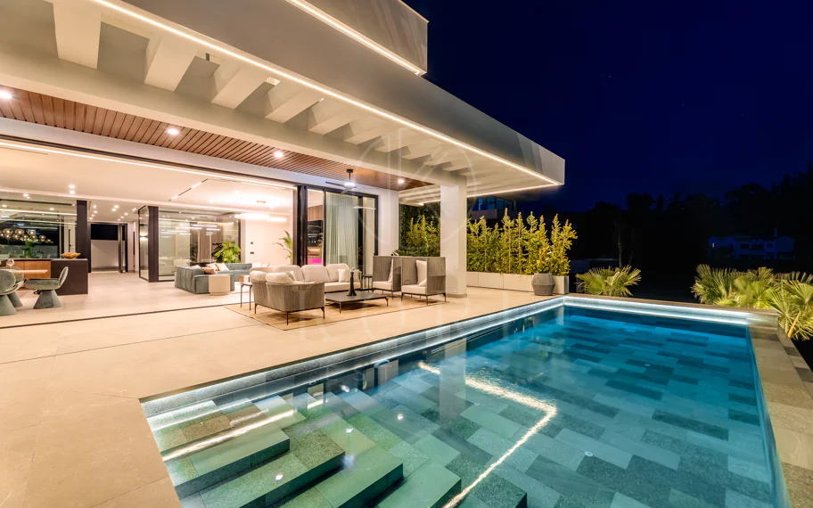 Villa en venta en El Madroñal, Benahavis