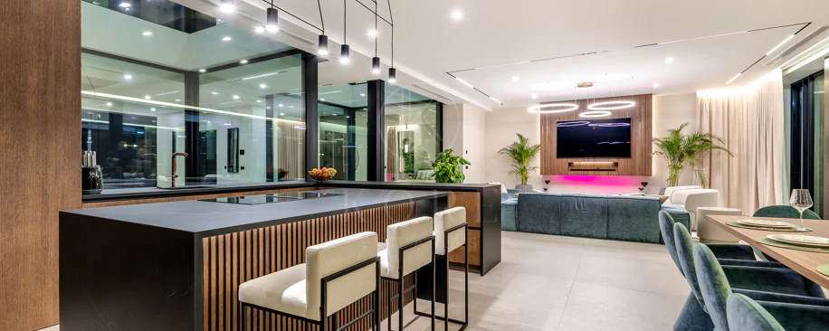 Villa for sale in El Madroñal, Benahavis