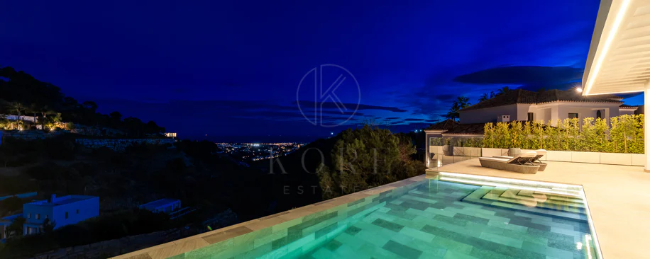 Villa for sale in El Madroñal, Benahavis