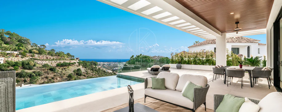 Villa for sale in El Madroñal, Benahavis