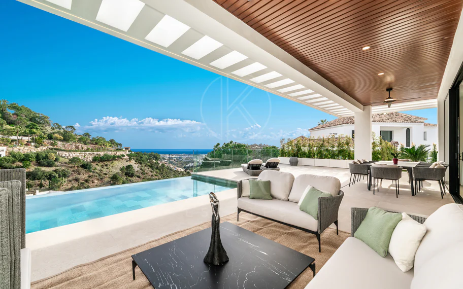Villa en venta en El Madroñal, Benahavis