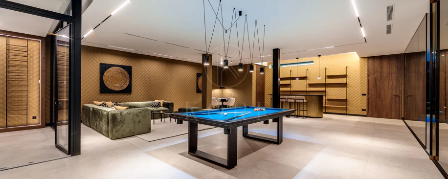 Villa for sale in El Madroñal, Benahavis