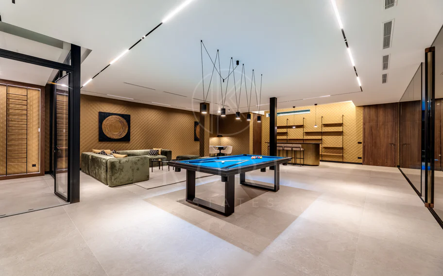 Villa en venta en El Madroñal, Benahavis