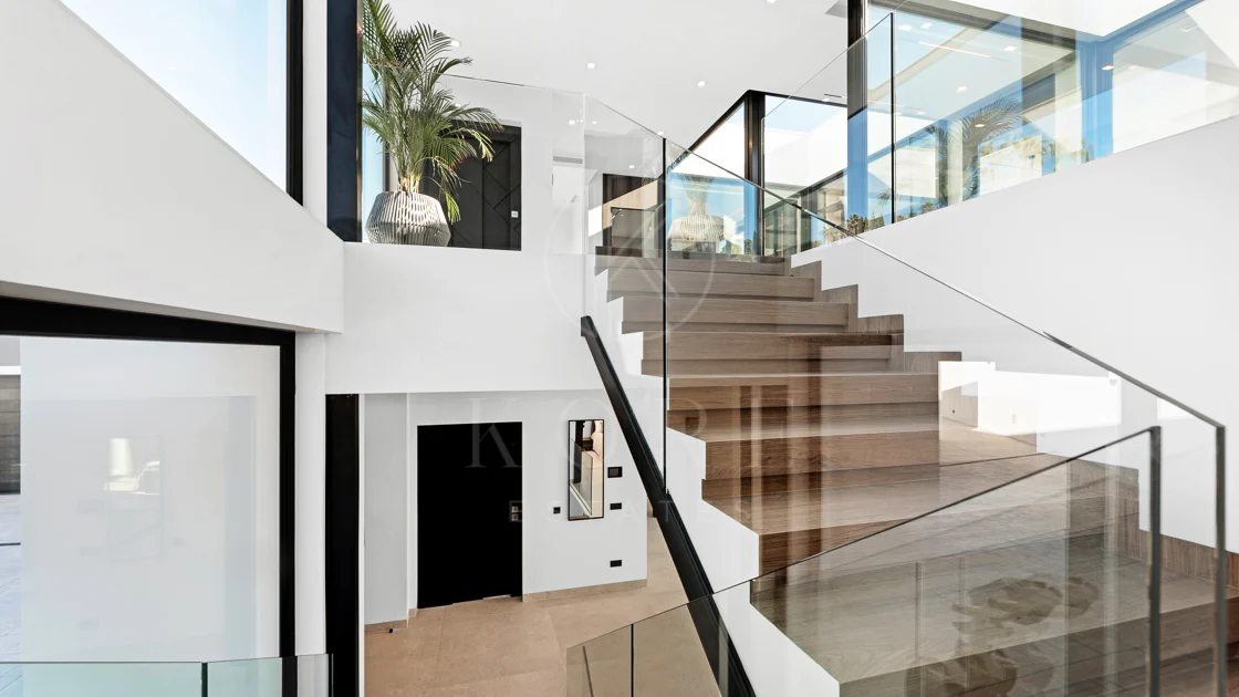 Villa for sale in El Madroñal, Benahavis