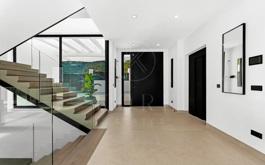 Villa en venta en El Madroñal, Benahavis