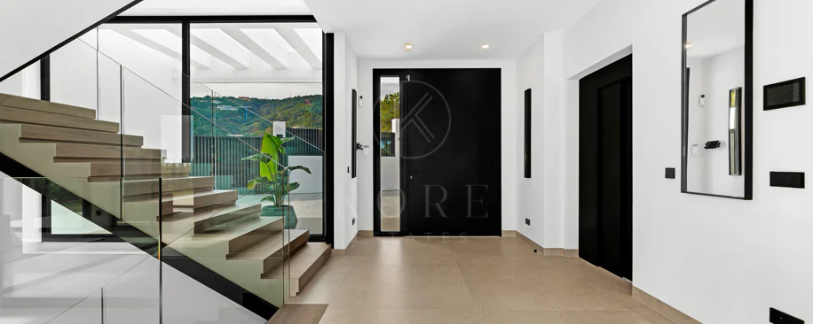 Villa for sale in El Madroñal, Benahavis