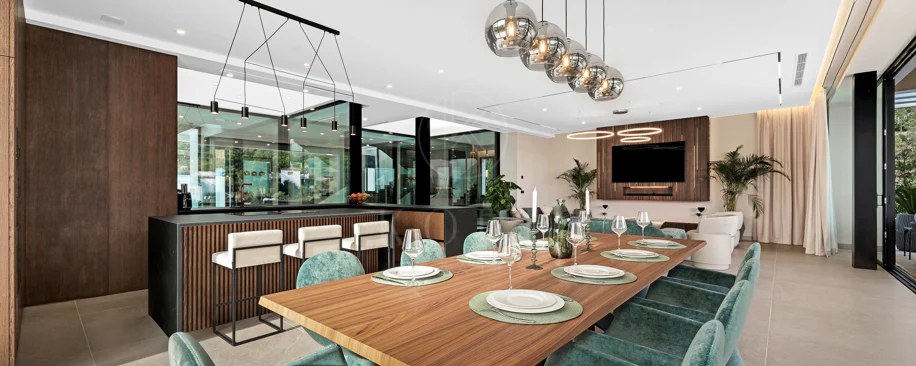 Villa for sale in El Madroñal, Benahavis