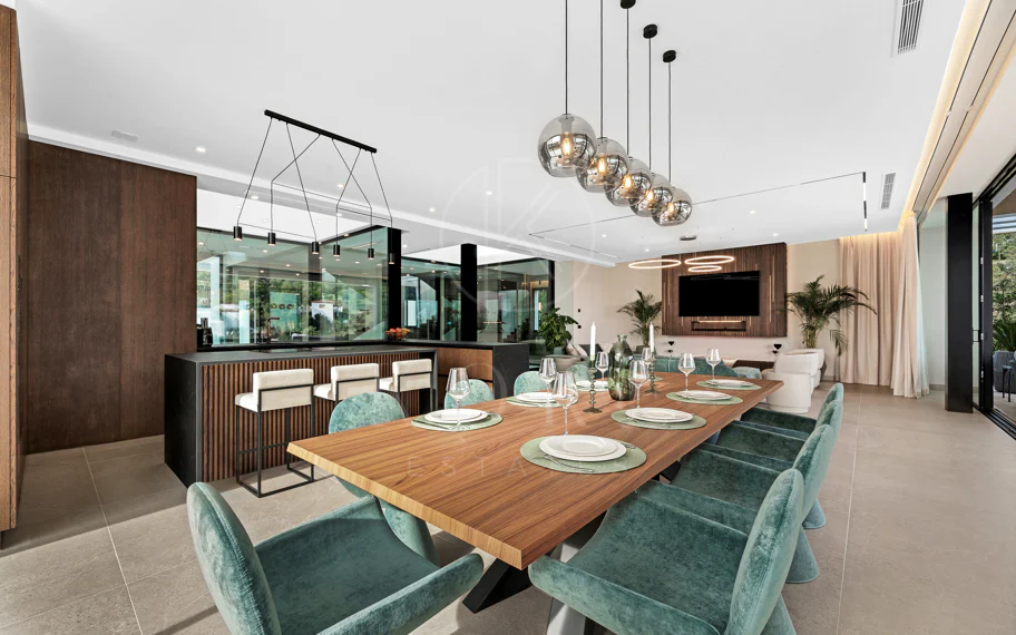Villa en venta en El Madroñal, Benahavis