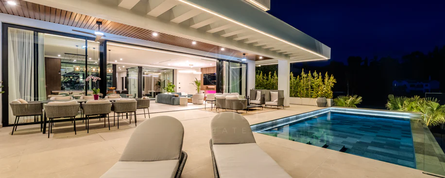 Villa for sale in El Madroñal, Benahavis