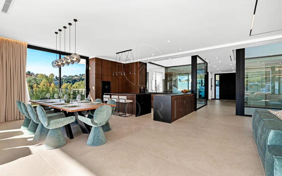 Villa en venta en El Madroñal, Benahavis
