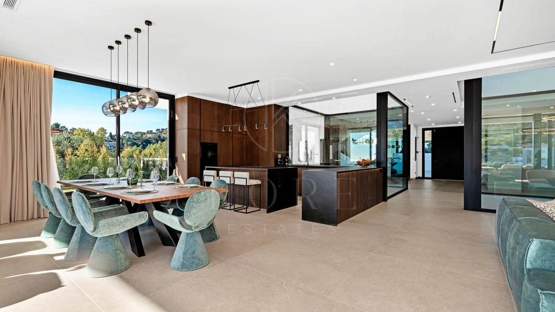 Villa for sale in El Madroñal, Benahavis