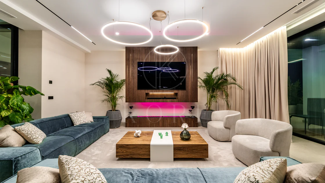 Villa for sale in El Madroñal, Benahavis