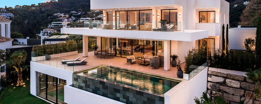 Villa for sale in El Madroñal, Benahavis